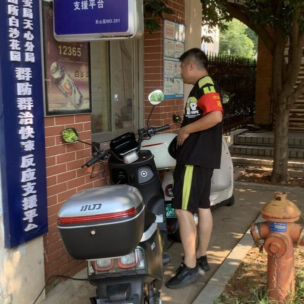 白沙花园社区整治“飞线”充电 守护安全“主线”