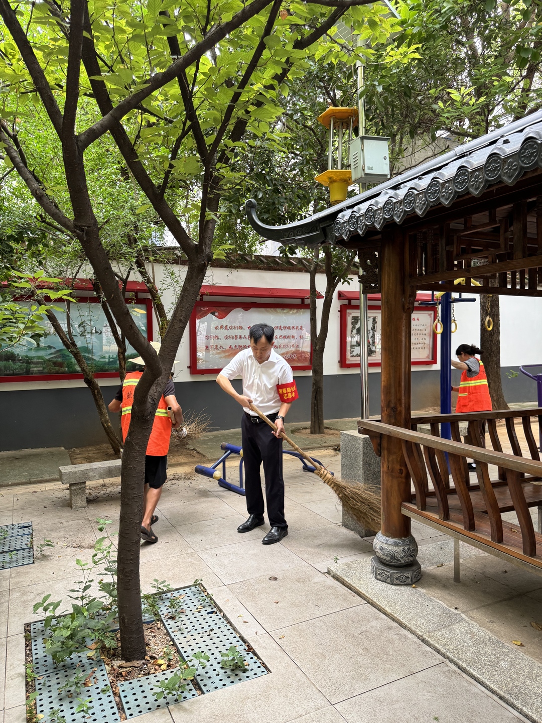 湘春路社区：结对联动大扫除，爱国卫生共行动