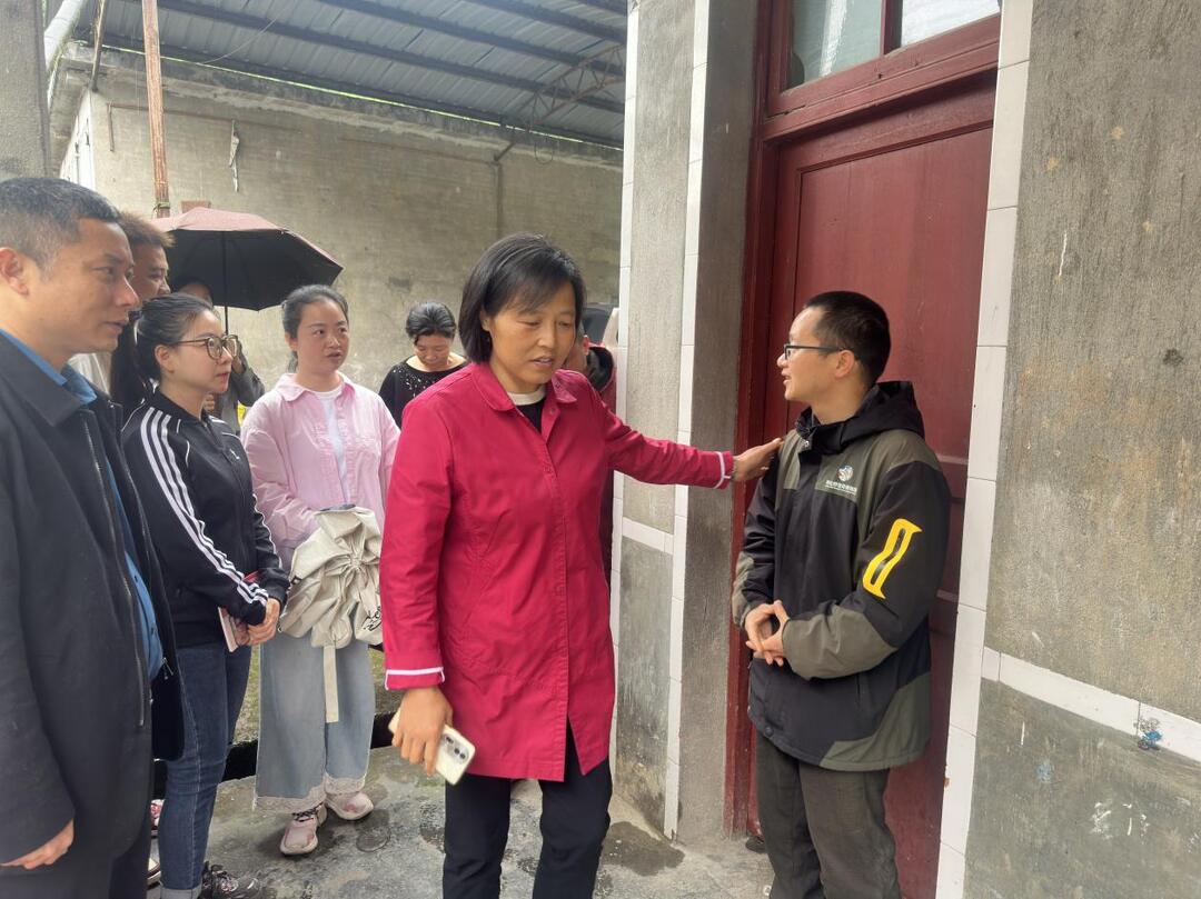 梨溪口乡：用爱守护成长 用心呵护未来——县领导走访慰问患病儿童送去温暖关怀